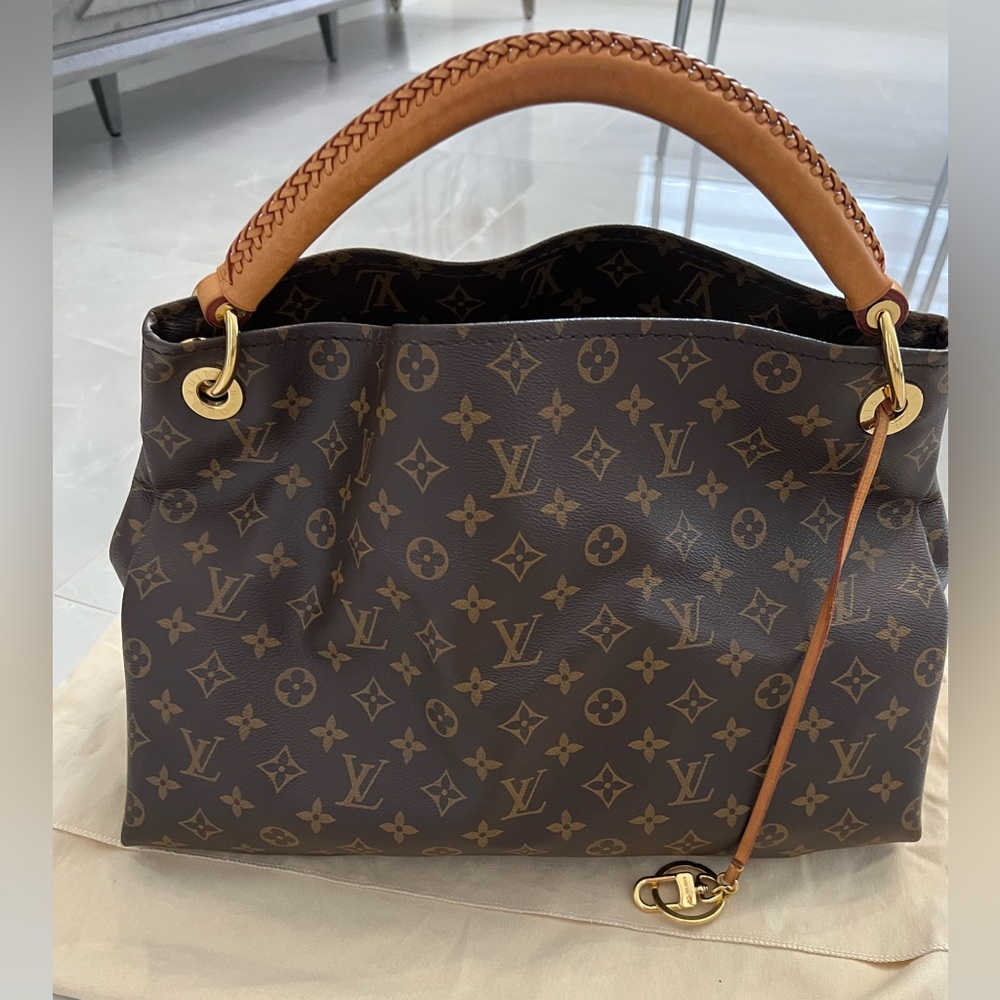 Authentic Louis Vuitton Monogram Artsy Handbag - Picture 14 of 15